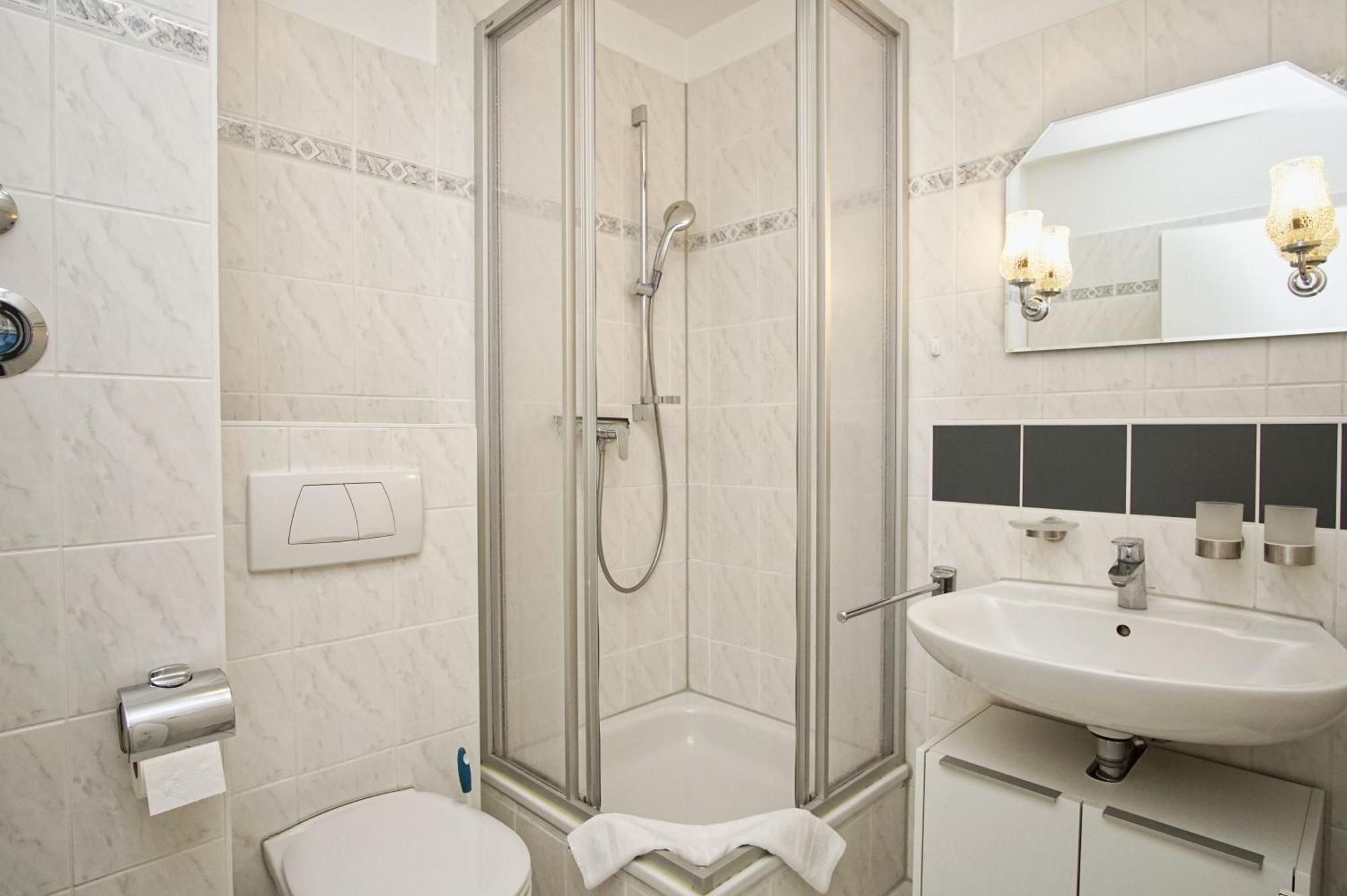 Zentrale Fewo Mit Balkon, Gratis Nutzung Vom Ahoi Erlebnisbad Und Sauna In Sellin - Villa Buskam Fewo 27 Goehren  Exteriör bild